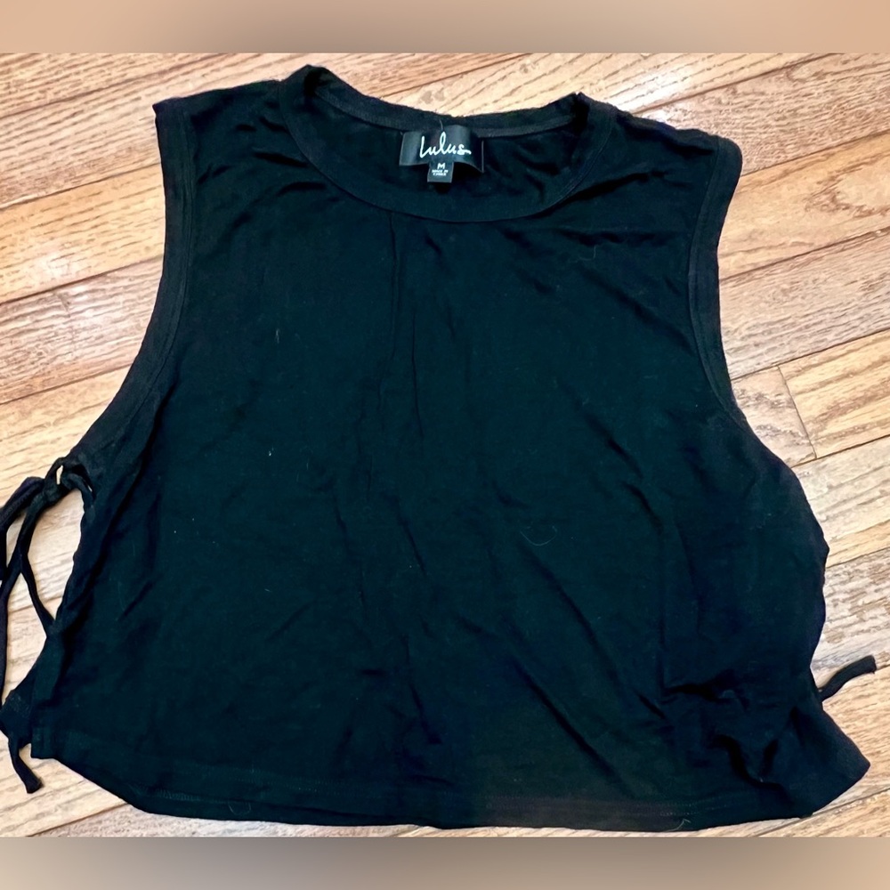 Lulu's Black Muscle Crop Tee M Medium